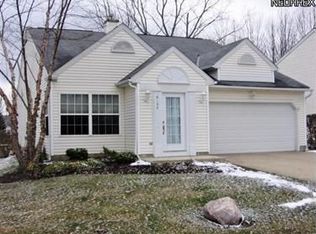 9132 Fern Cv E, Olmsted Falls, OH