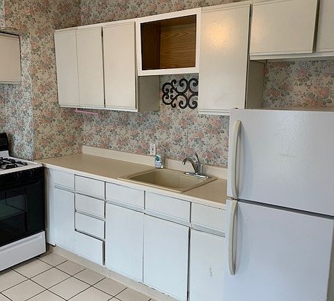 4th image of 35 Pleasant St APT 2