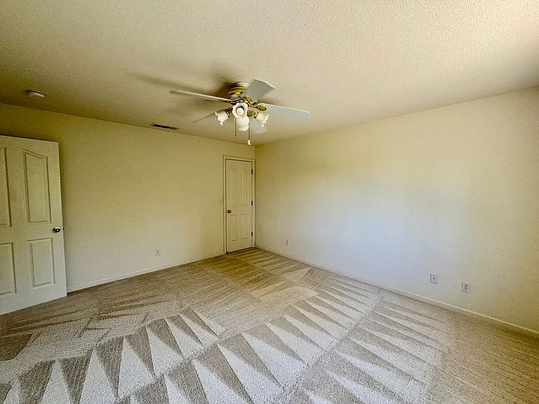 915 Cardoza Rd — Photo 20