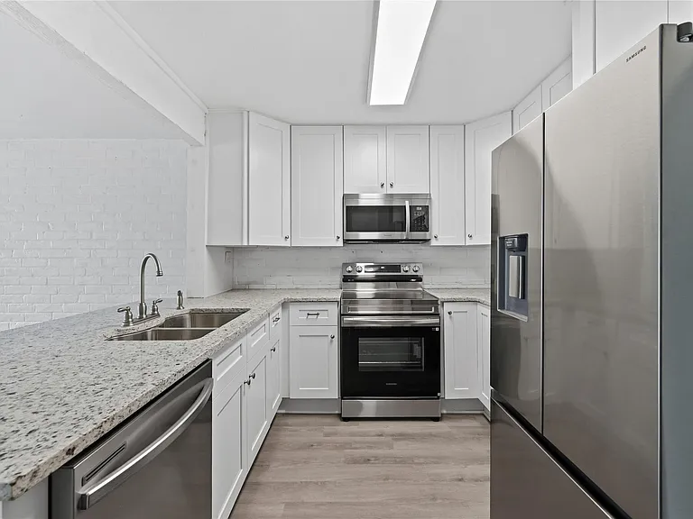 100 Edgewater Dr #32 — Photo 10