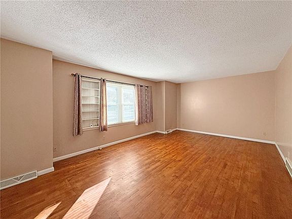 2nd image of 510 W 30th St