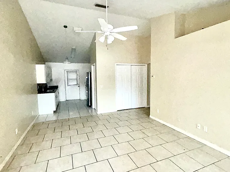 Picture of the apartment from the front door
