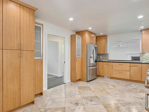 5th image of 3286 Oak Ct