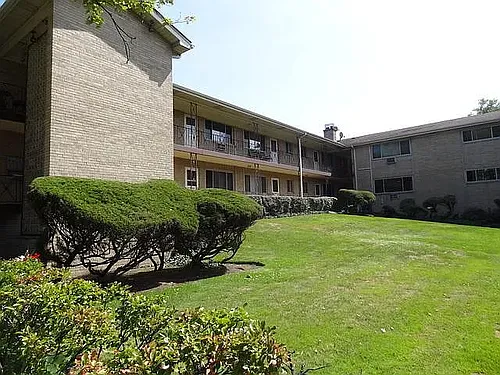 1425 W Touhy Ave #205 Photo 1