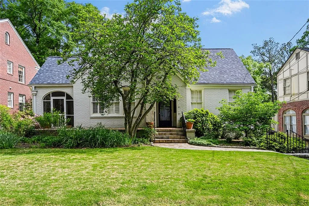 5 bed, 3.0 bath, 3295 sqft, $7,000 — Photo 2