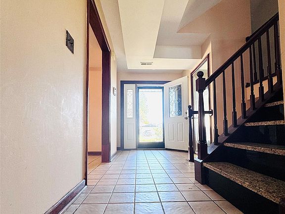 5th image of 36125 Beverly Dr