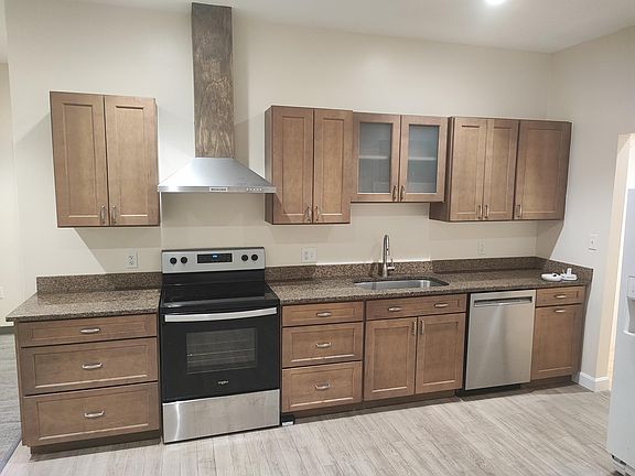 3rd image of 909 Hancock St #2