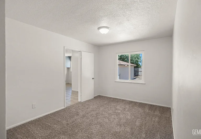 1018 Chester Pl — Photo 5