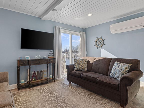 5th image of 28 Harbor Isle Dr #30