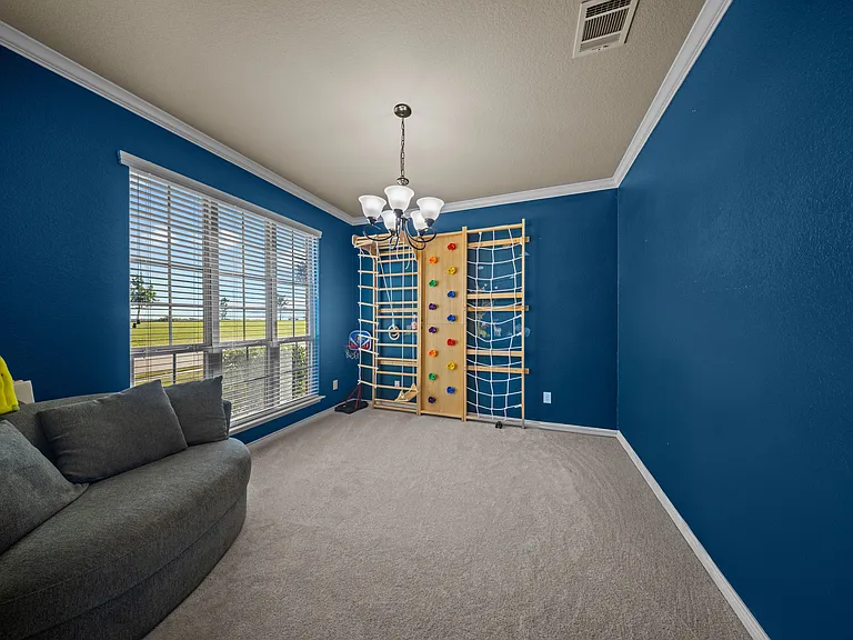 115 Parkwood Dr — Photo 3