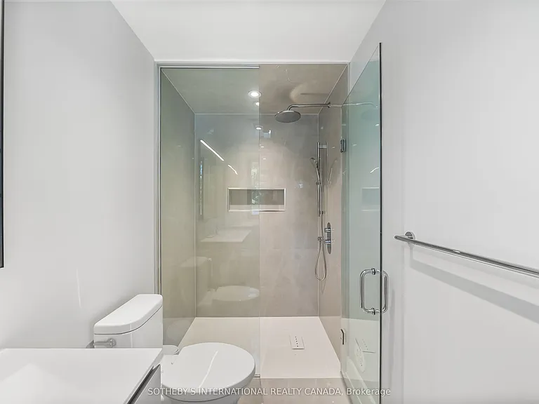 734 Avenue Rd — Photo 31