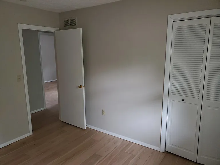 115 Camelot Dr — Photo 11