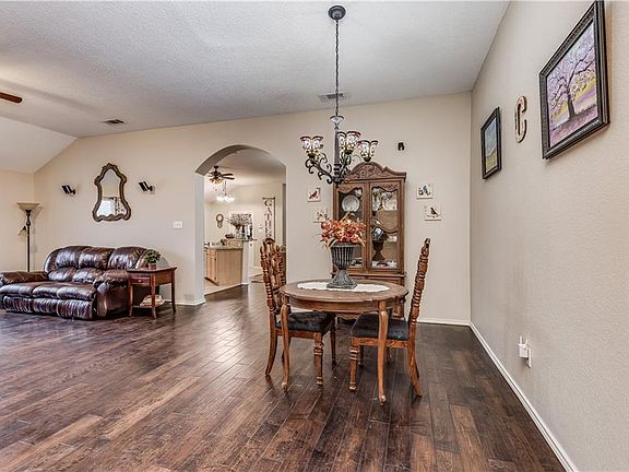 5th image of 2715 Zachary Dr