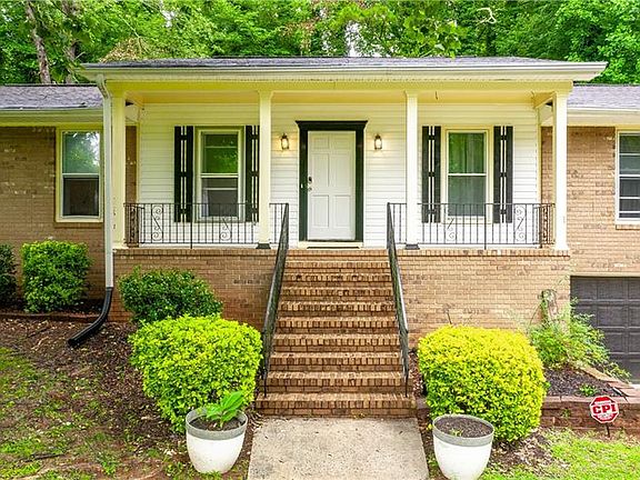 2nd image of 2856 Cedarbrook Dr