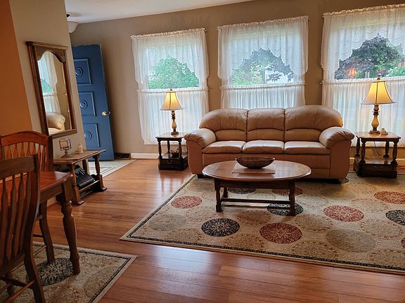 3rd image of 306 S 10th St