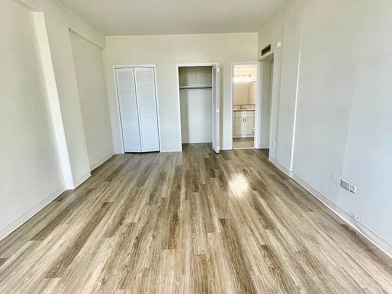Two Bedroom Condo in Downtown Charleston — Photo 13