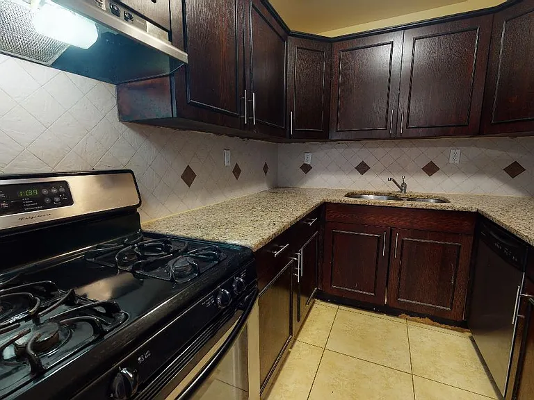 84-14 143rd St #Penthouse 2 — Photo 7
