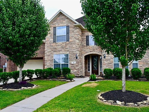4th image of 210 Grand Creek Dr