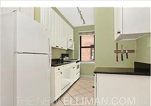 3rd image of 160 W 85th St APT 4E