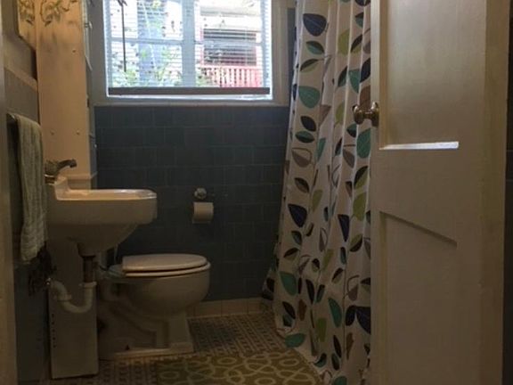 5th image of 4006 Maplewood Ave #A