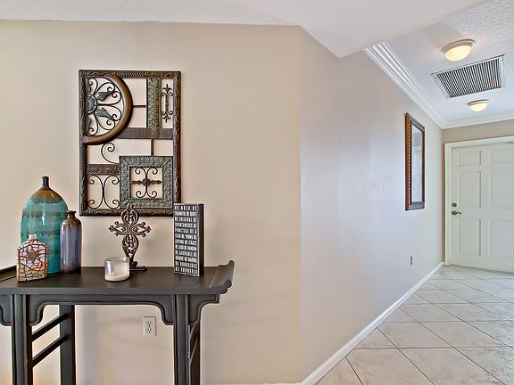2nd image of 2711 Starwood Cir