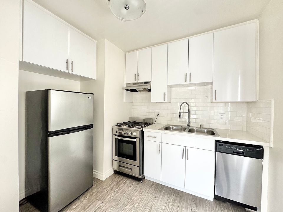 1st image of 1138 N Ogden Dr #11