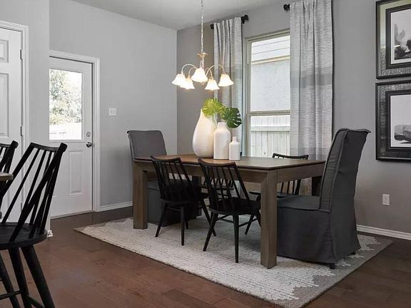 2nd image of 727 Bayberry Cir