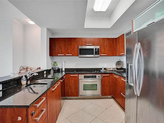 4th image of 3131 NE 188th Street #1-710