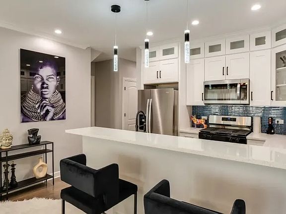 4th image of 4634 S Langley Ave #1