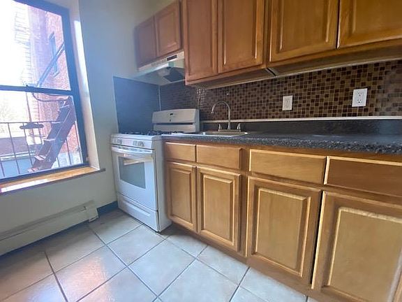 2nd image of 70 Caryl Ave