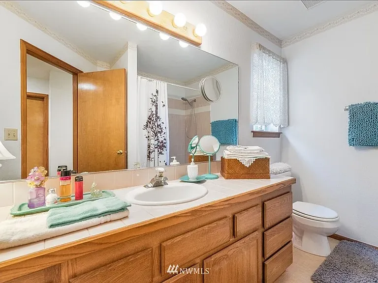 141 E Fairway Dr — Photo 15