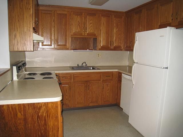2nd image of 150 Pearl St APT 1
