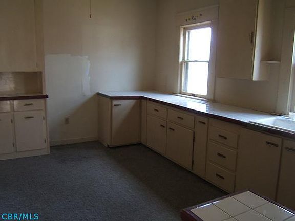 2nd image of 134 N Clinton St