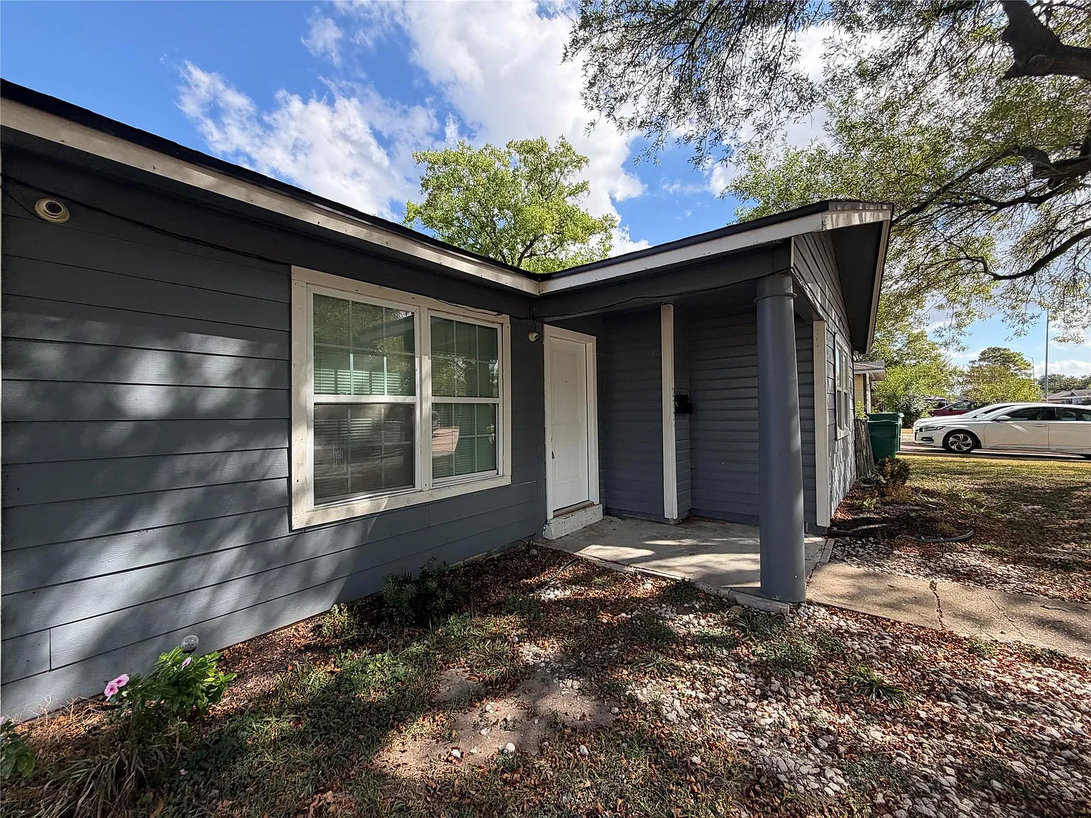 3 bed, 1.0 bath, $1,700 — Photo 3