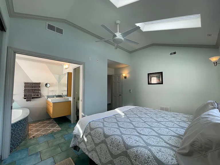 27209 Lakehurst Ave — Photo 17