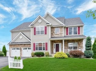 462 Mountain Top Ct, Lake Hopatcong, NJ 07849