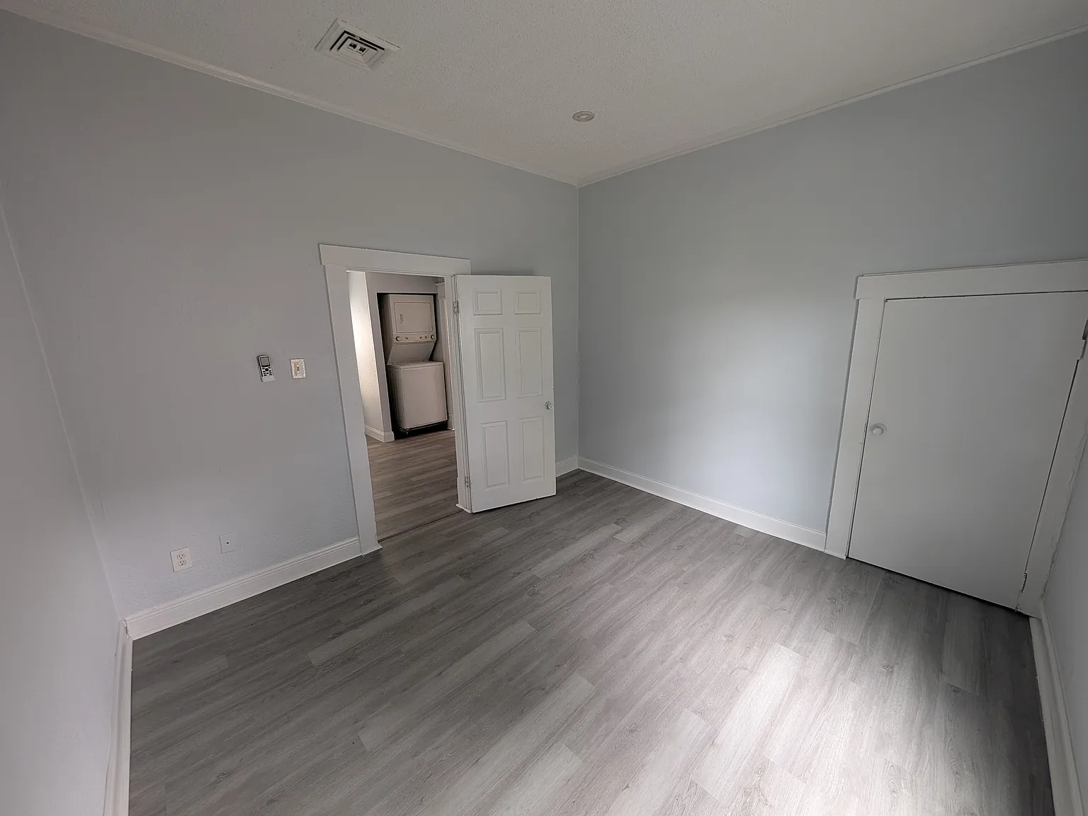 3 bed, 970 sqft, $2,000 — Photo 3