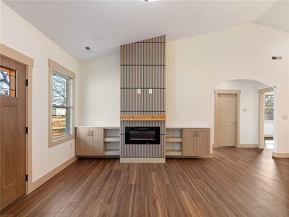 4th image of 111 W 2nd St