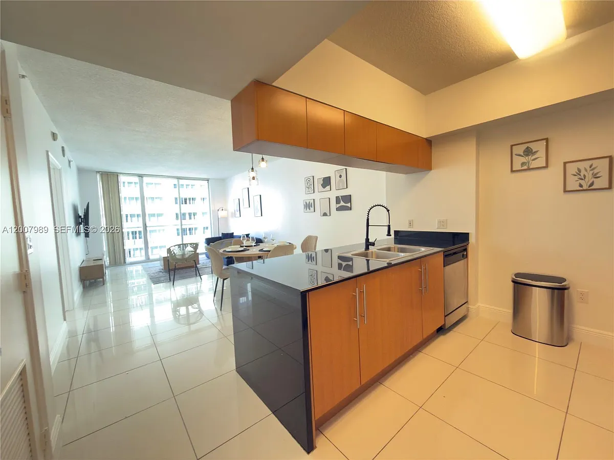 Building Photo - 1750 N Bayshore Dr #3309