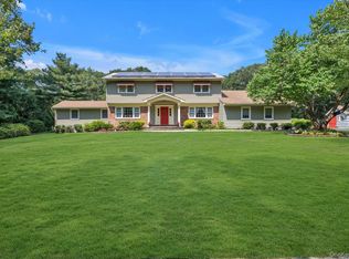 3 Melrose Ct, Dix Hills, NY 11746