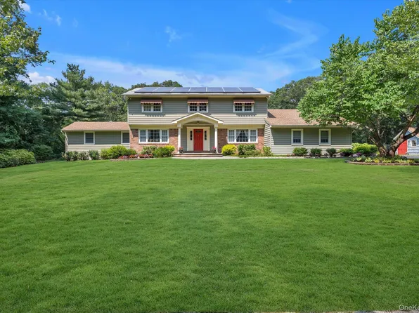 3 Melrose Court, Dix Hills, NY 11746
