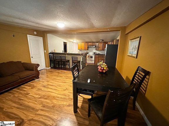 4th image of 200 Camden Dr