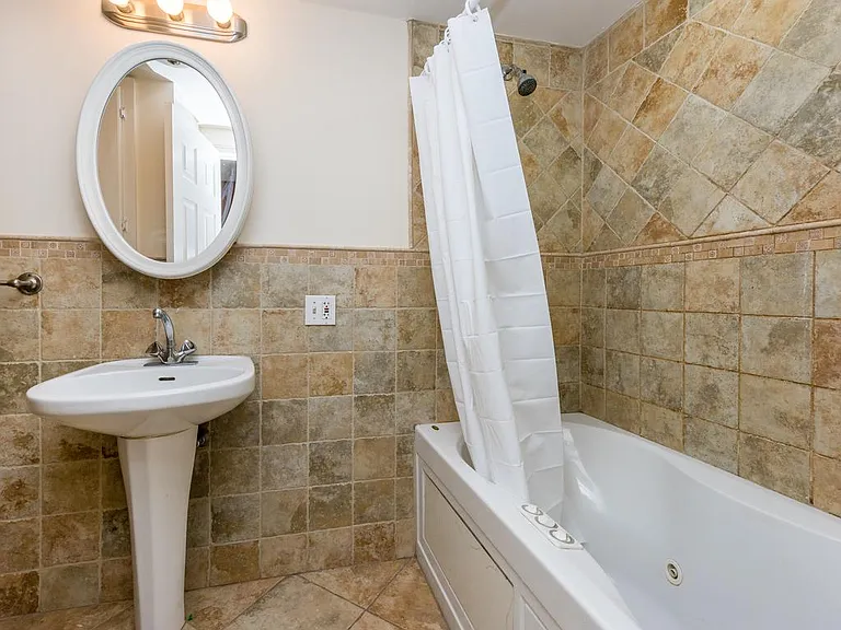 146 Salem St #5 — Photo 10