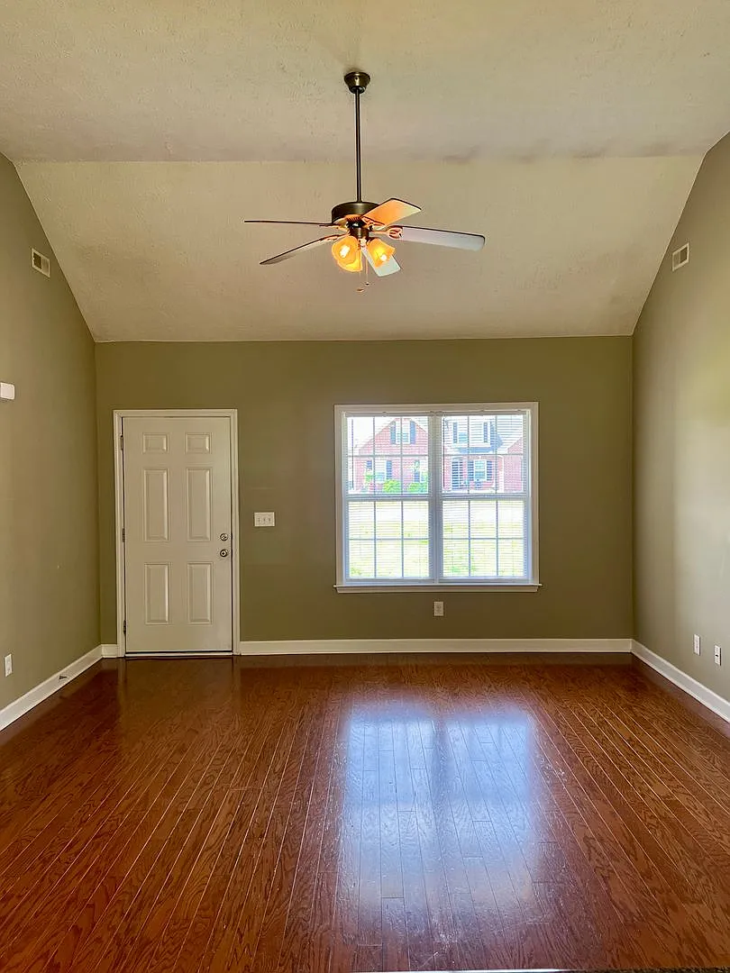 3 Bedroom 2 Bath w. Bonus in country - 15 minutes from Murfreesboro Square — Photo 3