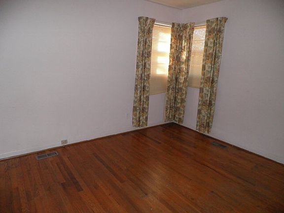5th image of 312 Herron St