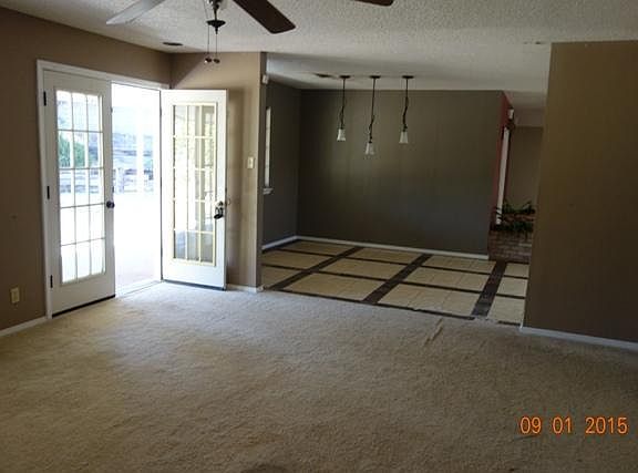 2nd image of 11415 Manitoba Dr NE