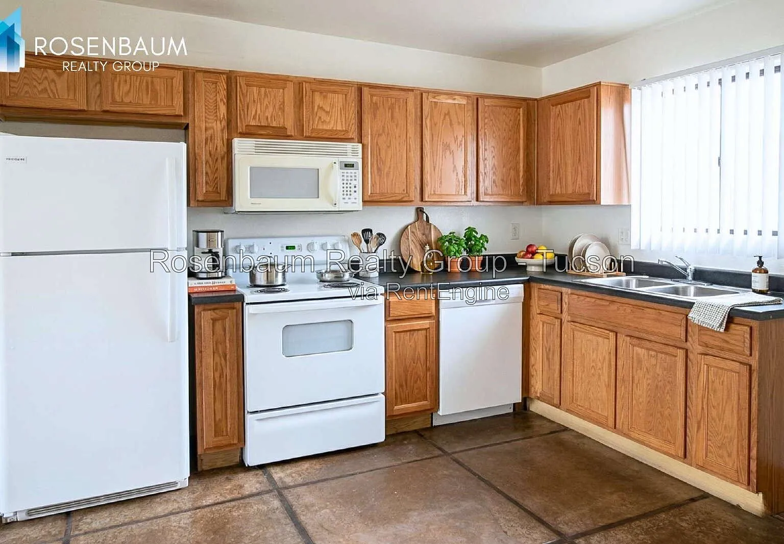 3 bed, 2.0 bath, 939 sqft, $1,199 — Photo 3