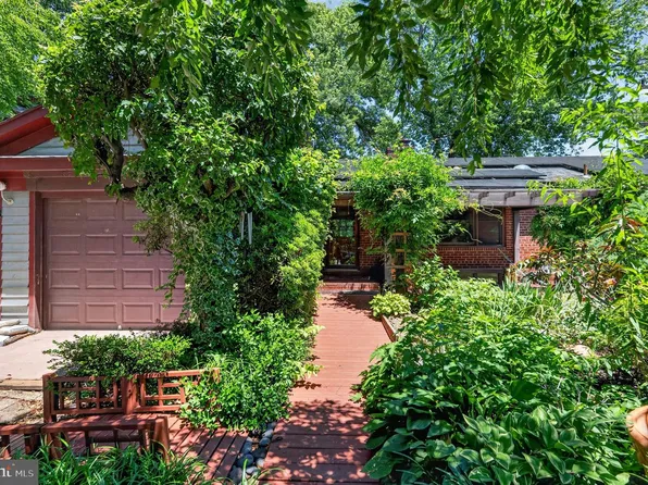997 N Sycamore St, Falls Church, VA 22046