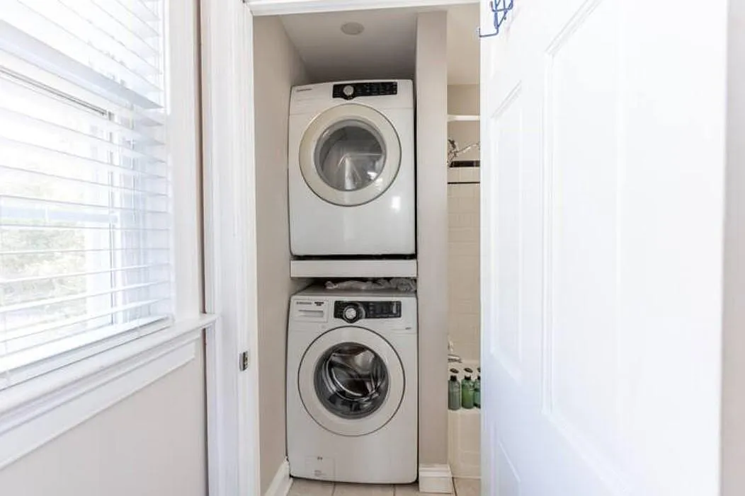 3 bed, 2482 sqft, $2,200 — Photo 4