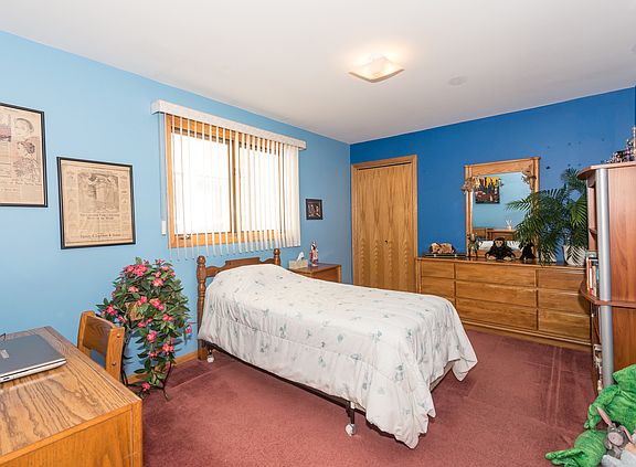 4th image of 3242 N Oriole Ave